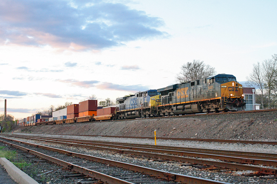 CSX 5481 on Q-114